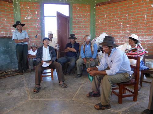 Besprechung in der Comunidad von Phajcha Pata
