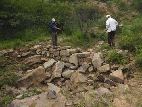 ... einige haben Schaden erlitten. Wo es keine Verbauungen gab, wurden gewaltige Erdmassen niedergeschwemmt.