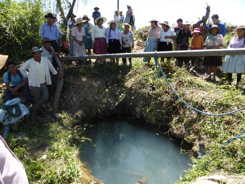Die Quelle war schon da, auch der gute Wille. Es fehlte noch der Wassertank, der nun gebaut ist.
